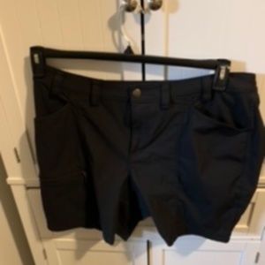 Duluth trading Co  Dry on the Fly 5” shorts sz16, black